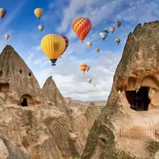 Двухдневный тур из Алании в Каппадокию! Посетите сказочные дымоходы, подземные города, замок Учисар. Экскурсия по системе "все включено" с отелем и профессиональным гидом.