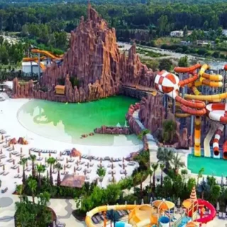 Посетите крупнейший в Турции аквапарк "Страна легенд" с сумасшедшими горками, водными развлечениями, "Страной Никелодеона" и трансфером из Антальи и Кемера. Идеально подходит для всех!