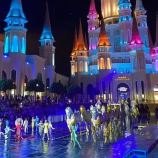 Насладитесь незабываемым вечером на шоу The Land of Legends с фонтанами, лазерами, парадом лодок, шопингом и трансфером из Анталии, Кемера, Алании и Сиде!