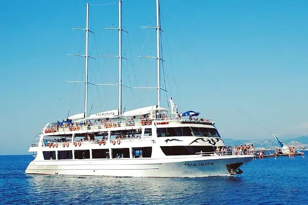 Book the Alanya Starcraft Boat Tour! Enjoy a full-day cruise, swimming stops, foam party, and discover famous pirate caves. Fun day trip!