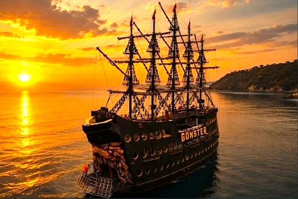 Book the Kemer Gonster Sunset Boat Trip! Enjoy an all-inclusive cruise with foam party, dinner, unlimited drinks, and a stunning Mediterranean sunset view.