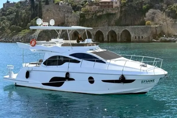 Private yacht rental in Alanya aboard Efsane Deluxe. Enjoy day or sunset cruises, hotel transfer, swimming stops & premium onboard service.