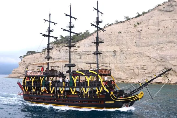 Bootsfahrt von Antalya nach Olympos, Phaselis & Porto Genoese. Schwimmen in kristallklaren Buchten, Mittagessen an Bord und Hoteltransfer inklusive. Jetzt buchen.